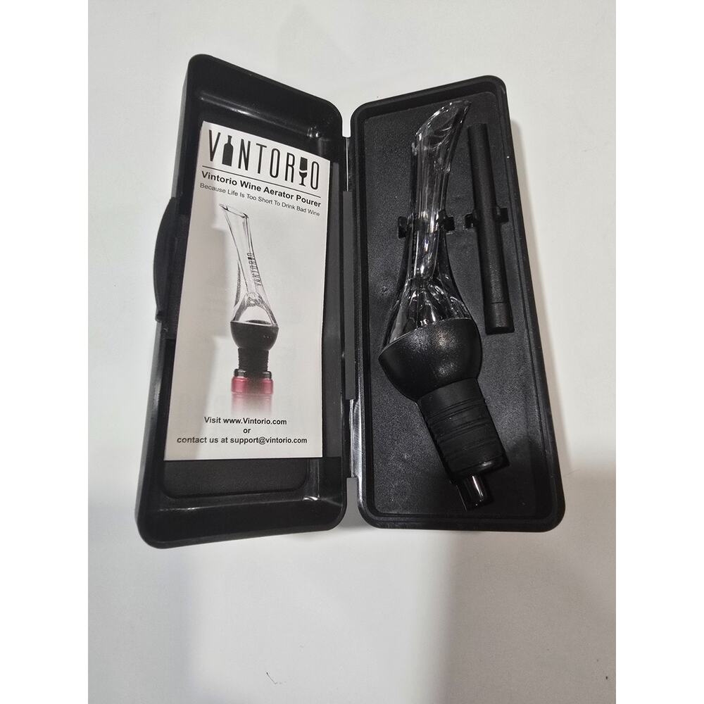 Vintorio Wine Aerator Pourer in Plastic Case - NWOT